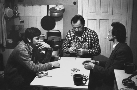 Kultūras darbinieku tehnikuma kursabiedri, televīzijas operatori Aldis Šēnbergs, Viesturs Ķibilds un Vilmārs Valters 1978. gada oktobrī Kultūras darbinieku tehnikuma kursabiedri, televīzijas operatori Aldis Šēnbergs, Viesturs Ķibilds un Vilmārs Valters 1978. gada oktobrī