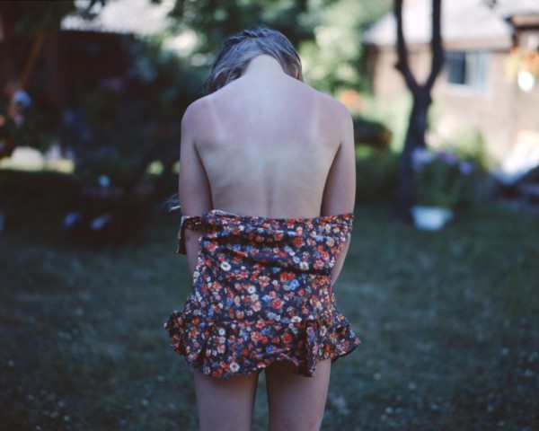 Ilze Vanaga. Fotogrāfija no sērijas "Childhood is like a loaded gun" (tulk. no angļu valodas: "Bērnība ir kā pielādēts ierocis"); 2009