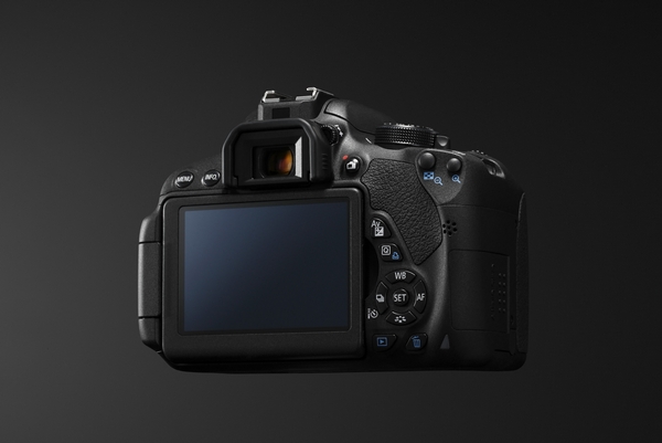 EOS 700D back