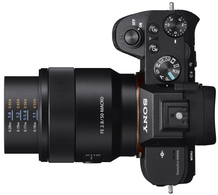 Sony 50mm F2.8 makro objektīvs a7II top